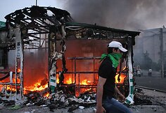 Irano policija susirėmė su draudimų nepaisančiais protestuotojais