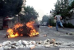 Irano policija susirėmė su draudimų nepaisančiais protestuotojais