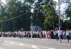 Į koncertą nusidriekė kilometrinės eilės.