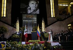 Gabrielio Garcia Marquezo gimtinėje Kolumbijoje ir Meksikoje, kur jis gyveno pastaruoju metu, žmonės atiduoda pagarbą praėjusią savaitę mirusiam ra&scaron;ytojui. 