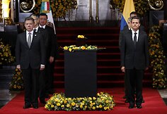 Gabrielio Garcia Marquezo gimtinėje Kolumbijoje ir Meksikoje, kur jis gyveno pastaruoju metu, žmonės atiduoda pagarbą praėjusią savaitę mirusiam ra&scaron;ytojui. 