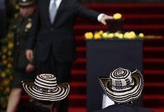 Gabrielio Garcia Marquezo gimtinėje Kolumbijoje ir Meksikoje, kur jis gyveno pastaruoju metu, žmonės atiduoda pagarbą praėjusią savaitę mirusiam ra&scaron;ytojui. 