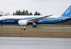 „Boeing 787 Dreamliner“ po beveik dviejų su puse metų vėlavimo pagaliau pakilo bandomajam skrydžiui.