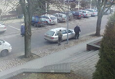 Rinkimai Lazdijų rajone: masiniai pavėžėjimai, plakatų plė&scaron;ymas, neblaivūs balsuotojai
