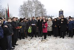 Pirmąją naujų metų dieną Gedimino pilies bokšte Vilniuje kariai tradiciškai iškėlė Lietuvos trispalvę, bokšte plevėsuosiančią 2010 metais.
