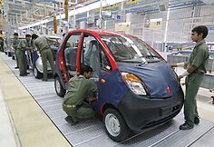 Automobilių pardavimai auga kiekvieną mėnesį