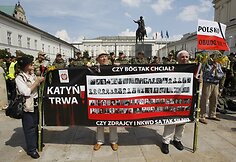 Protestuotojams pavyko sustabdyti kryžiaus perkėlimą į kitą vietą.