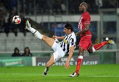 &bdquo;Juventus&ldquo; pirmavo po V.Iaquintos (kairėje) įvarčiom tačiau ta&scaron;ką &bdquo;Girondins&ldquo; ekipai i&scaron;plė&scaron;ė J.Pla&scaron;ilas