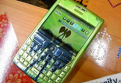 „Antra oda“ aptrauktas telefonas.