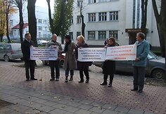 Jungtinio demokratinio judėjimo atstovai piketuodami i&scaron;rei&scaron;kė nepasitenkinimą prokuratūros darbu.