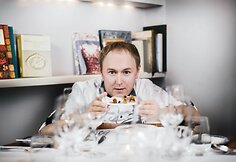 Restorano &bdquo;Ertlio namas&ldquo; &scaron;efas Tomas Rimvydis ir jo ruo&scaron;tas patiekalas