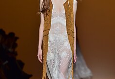 Alberta Ferretti 2015 m. pavasario-vasaros kolekcijos modelis