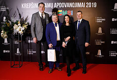 Raudono kilimo svečiai