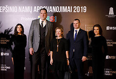 Raudono kilimo svečiai