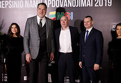 Raudono kilimo svečiai