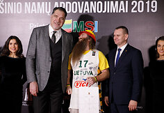 Raudono kilimo svečiai. Tomas Balai&scaron;is-Sėkla