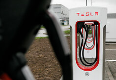 „Tesla supercharger“ krovimo stotelė Kaune