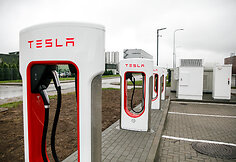 „Tesla supercharger“ krovimo stotelė Kaune