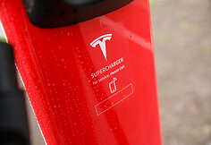 „Tesla supercharger“ krovimo stotelė Kaune