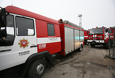 Gaisras automobilių turguje