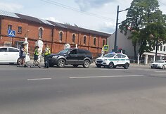 Kaune partrenktas dviratininkas