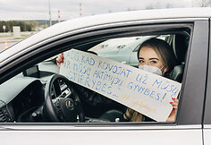 Fotosesijos &bdquo;Linkėjimas medikui pro automobilio langą&ldquo; akimirkos