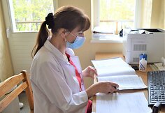 Gyd. akušerė ginekologė Edita Rupšienė sako, kad mediko darbe svarbu tvarkinga dokumentacija.