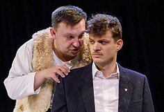 Edvardas Keizikas (kairėje) – ne tik teatro vadovas, bet ir aktorius