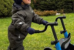 Su kitokiomis kojomis gimęs Nojus po operacijos ir reabilitacijos mokosi vaik&scaron;čioti savaranki&scaron;kai