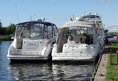 Paskutinį birželio šeštadienį visi laivininkai, Nemunos deltos gyventojai ir svečiai rinkosi į šventę Mingės kaime, kuris dar vadinamas mažąja Lietuvos Venecija. Čia vyko laivų ir burlaivių paradas „Mingės flotilė 2015“.