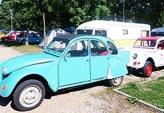 &bdquo;Citro&euml;n 2CV&ldquo; klubo i&scaron; Suomijos nariai vie&scaron;i Kauno kempinge