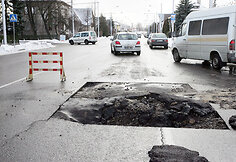 Net ir nustojus bėgti vandeniui eismas nelaimės vietoje sudėtingas