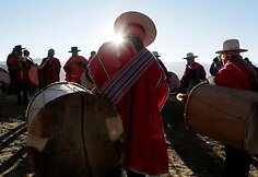 Bolivijos tauta aimarai &scaron;venčia ilgiausią metų naktį