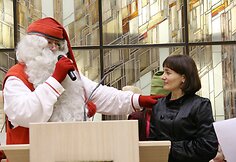 Tikrasis Kalėdų Senelis ir Kauno miesto savivaldybės administracijos direktorė Edita Gudišauskienė