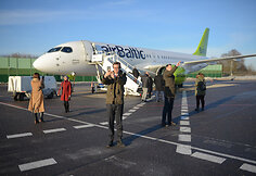 Pirmojo skrydžio su &bdquo;Bombardier CS300&ldquo; akimirkos