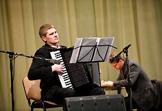 &Scaron;iame koncerte turėjo pasirodyti ir muzikantas S.Auglys. Tačiau prie&scaron; pat festivalį jis pateko į avariją.