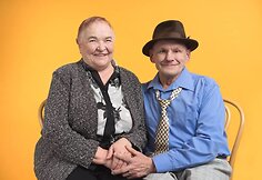 Pora. Svėdasų senelių namų gyventojai, įamžinti &bdquo;Help Portrait Lithuania&ldquo; fotografų 