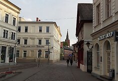 Tuščias Liepojos centras savaitgalio vakare