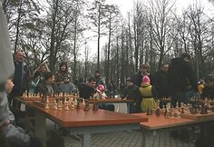 Skulptūrų parke varžėsi &scaron;achmatininkai, mank&scaron;tinosi sporto aistruoliai, linksmino klounai, buvo vai&scaron;inamasi kar&scaron;ta arbata.