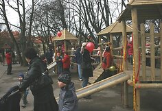 Skulptūrų parke varžėsi &scaron;achmatininkai, mank&scaron;tinosi sporto aistruoliai, linksmino klounai, buvo vai&scaron;inamasi kar&scaron;ta arbata.