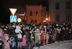 Į Teatro aik&scaron;tę susirinko gausybė žmonių. 2010 m. gruodžio 4 d.