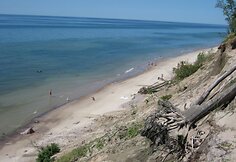 Poilsiautojai rinkosi ir ramesnę pajūrio vietą &ndash; Karklę. 