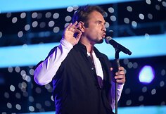 Į sceną lipo Marijonas Mikutavičius.