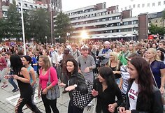 Penktadienį Atgimimo aikštėje karaliavo salsa.