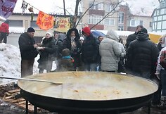 Užgavėnių košės greitai nebeliko.