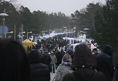 Palangą užplūdo minia žmonių.