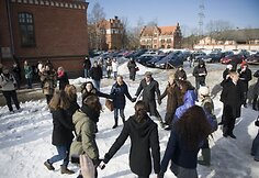 Klaipėdos universiteto kiemelyje - studenti&scaron;ki &scaron;okiai.
