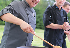 Prie puodų &ndash; Robertas &Scaron;česnavičius