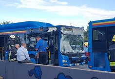 Klaipėdoje Taikos ir Baltijos prospektų sankryžoje susidūrė du autobusai.