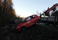 Nuo kelio nuriedėjo keturi automobiliai